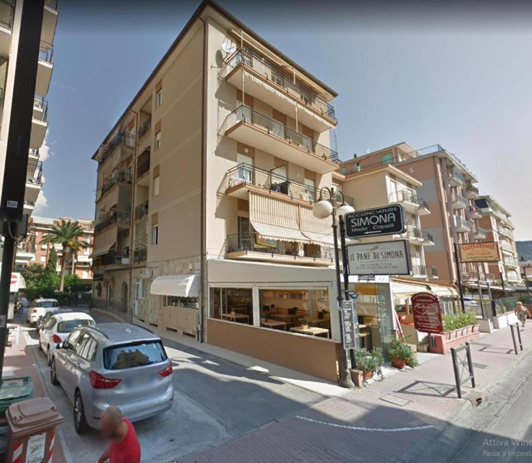 Babyaccommodation Family Experience III Pietra Ligure Exterior foto